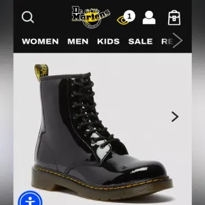 Doc Martens JUNIOR 1460 PATENT LEATHER LACE UP BOOTS size 4Y flaws