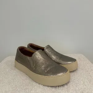 FRYE Ivy Scalloped Slip On Sneakers | Gold | Size 6M