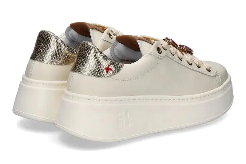 GIO  Beige sneaker med sommerfugl, strasstener og gulldetaljer
