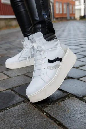 GIO  Hvit høy sneaker med sort og blanke strasstener og platåsåle