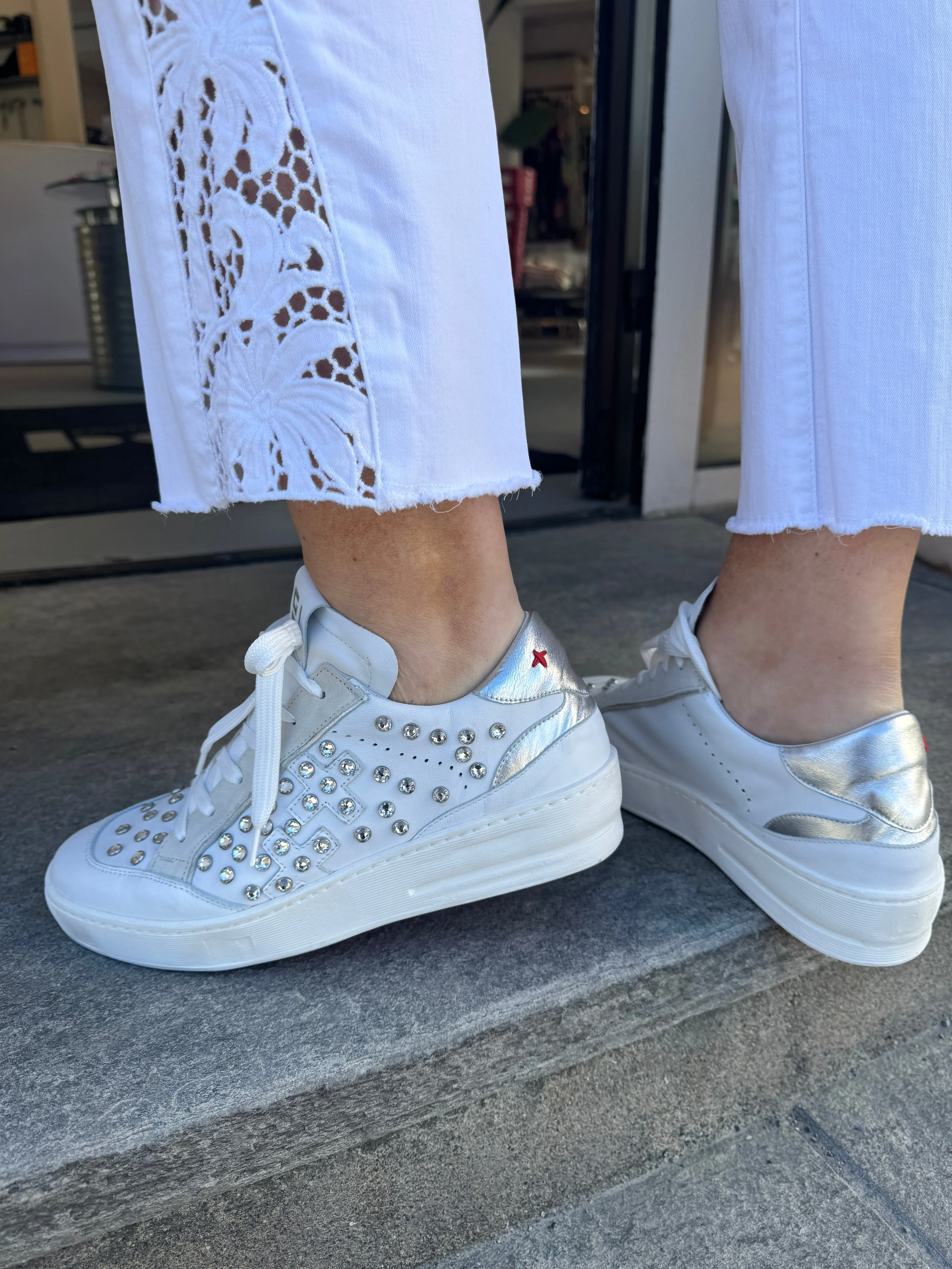 GIO  Hvit sneaker med blanke stener og sølv detaljer