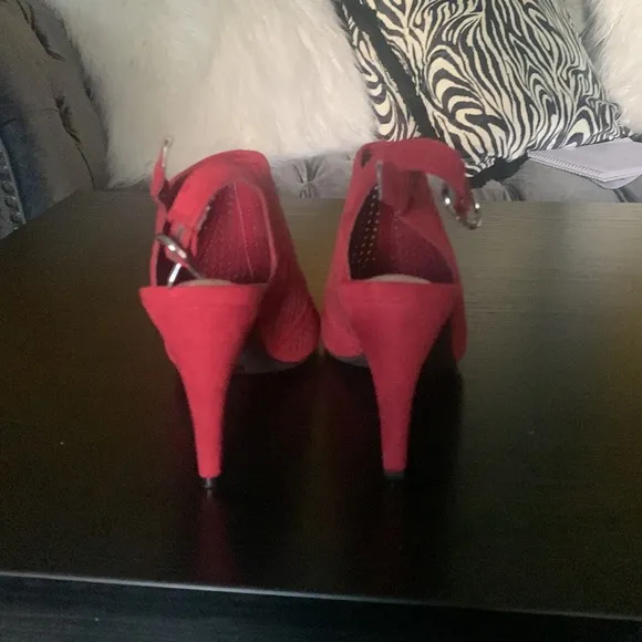 Kelly and Katie Wine cage open toe Sandal size 7.5 brand new