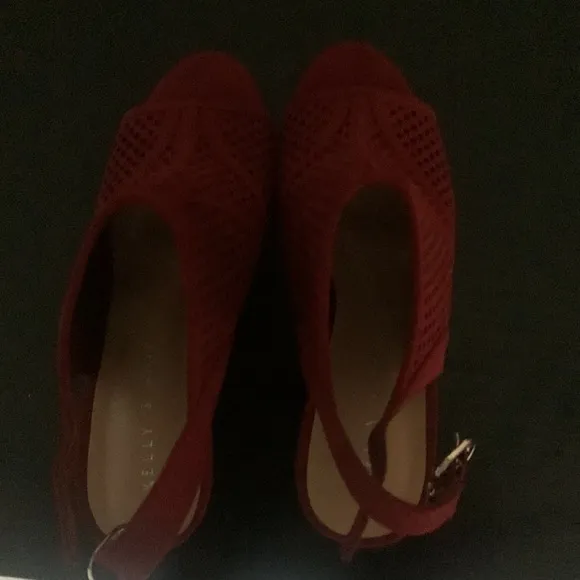 Kelly and Katie Wine cage open toe Sandal size 7.5 brand new