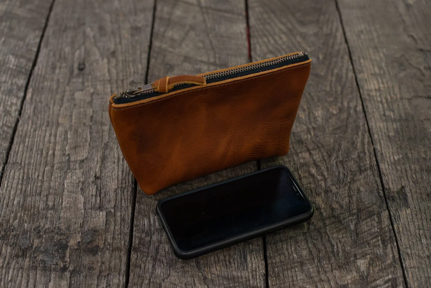 LEATHER ZIPPERED POUCH WITH GUSSET - SMALL