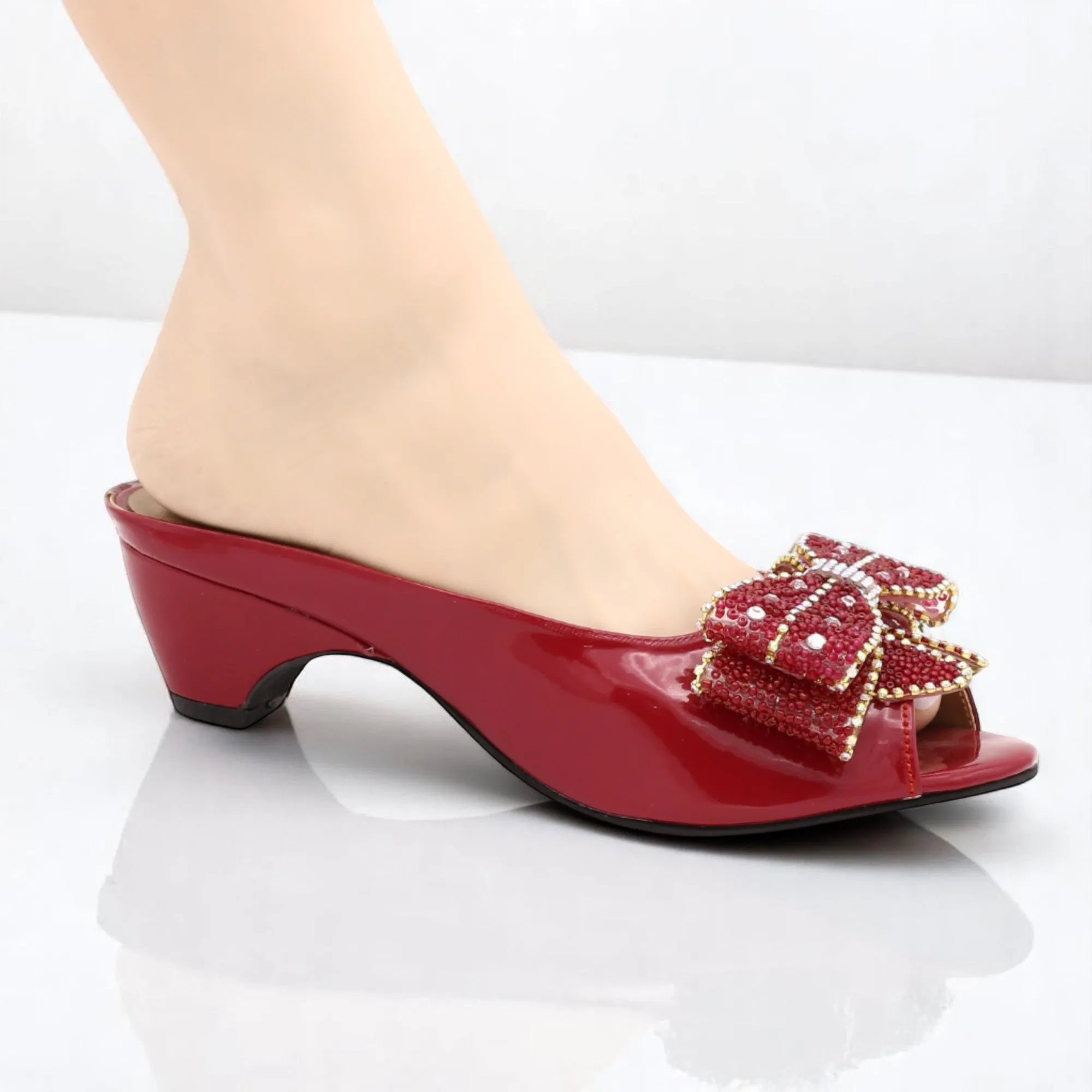 M0708 kitten heel