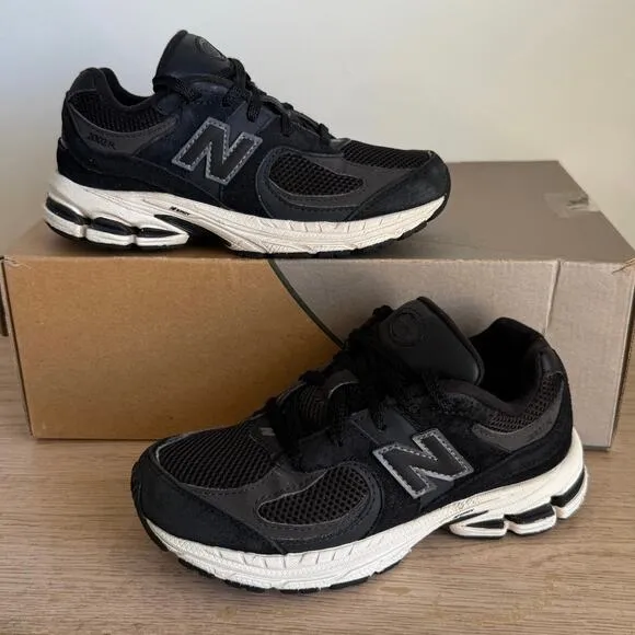 New Balance 2002 R Black/Grey Kids Sneakers - SZ 1 Y