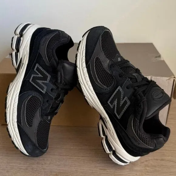 New Balance 2002 R Black/Grey Kids Sneakers - SZ 1 Y
