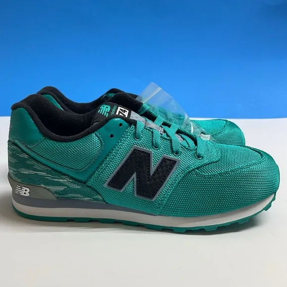 New Balance Kids' Teal Sneakers size 5.5