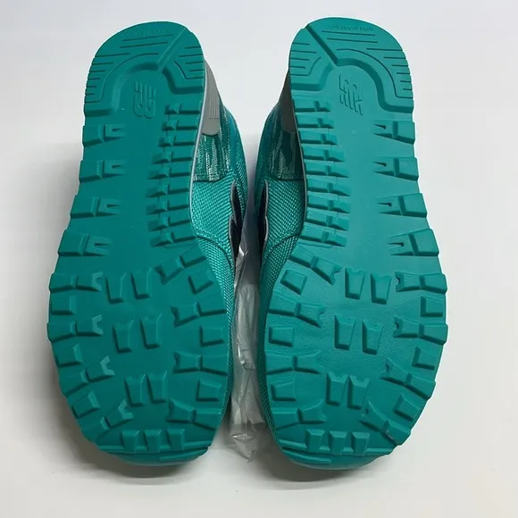 New Balance Kids' Teal Sneakers size 5.5