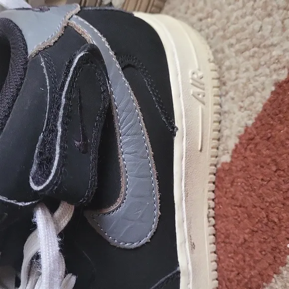 Nike Air force ones size 4y AF1hightop Sneakers