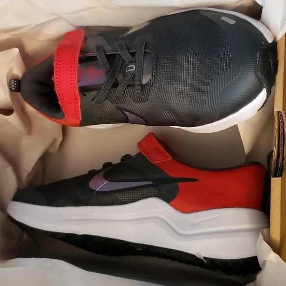 NIKE Downshifter Sneakers size 3y