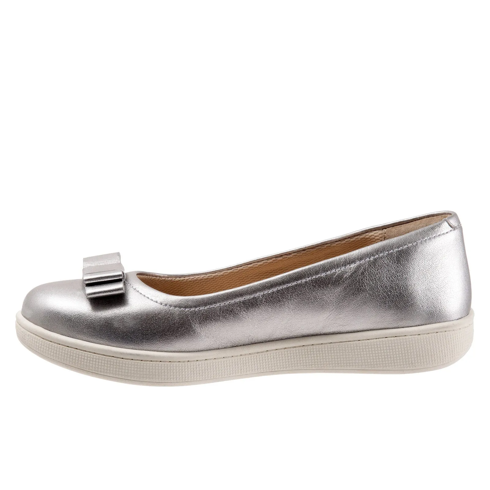 Trotters Avery T2202-044 Womens Silver Leather Slip On Ballet Flats Shoes