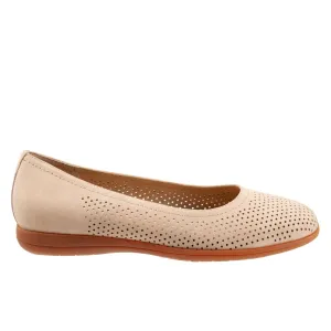 Trotters Darcey T1904-277 Womens Beige Narrow Leather Ballet Flats Shoes