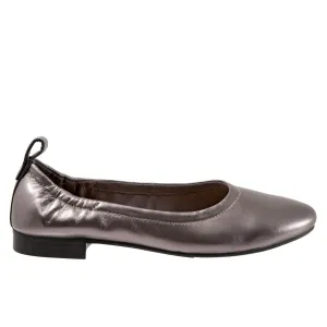 Trotters Gia T2252-033 Womens Gray Leather Slip On Ballet Flats Shoes